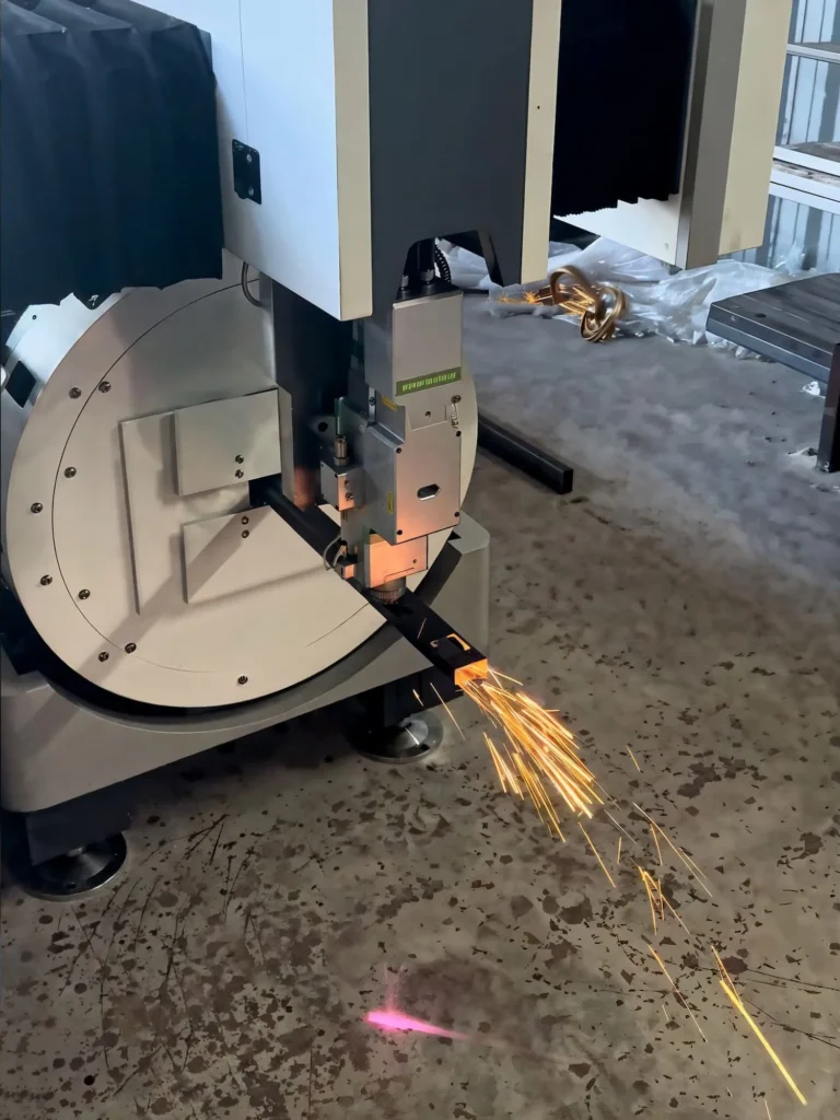 Комбинированный станок лазерной резки HGTECH SMART3015T