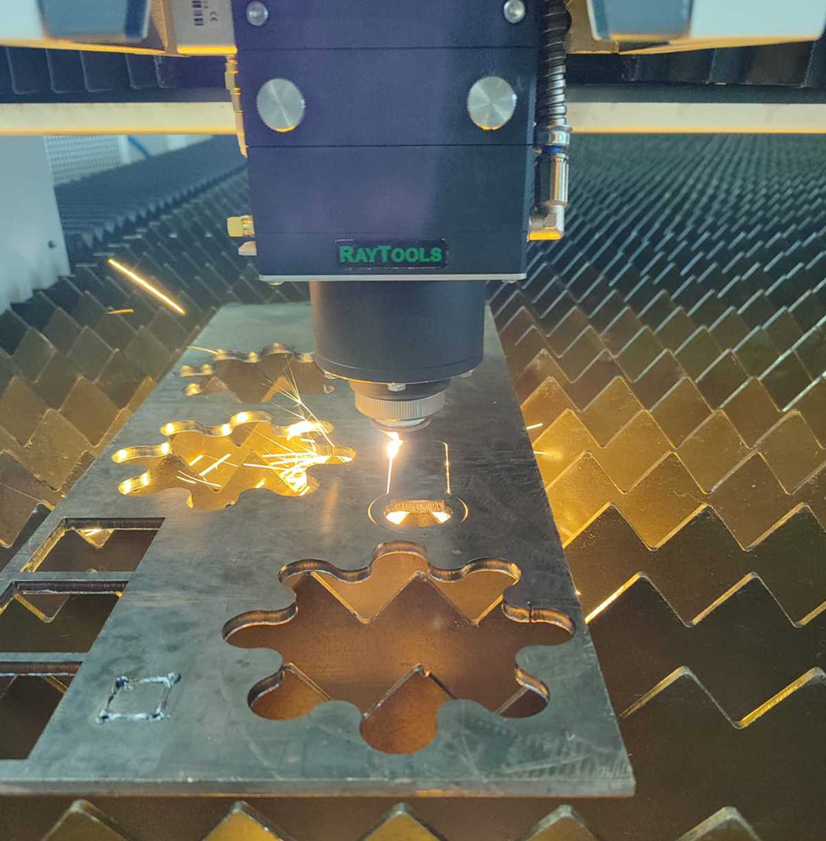 Комбинированный станок лазерной резки HGTECH SMART6015T