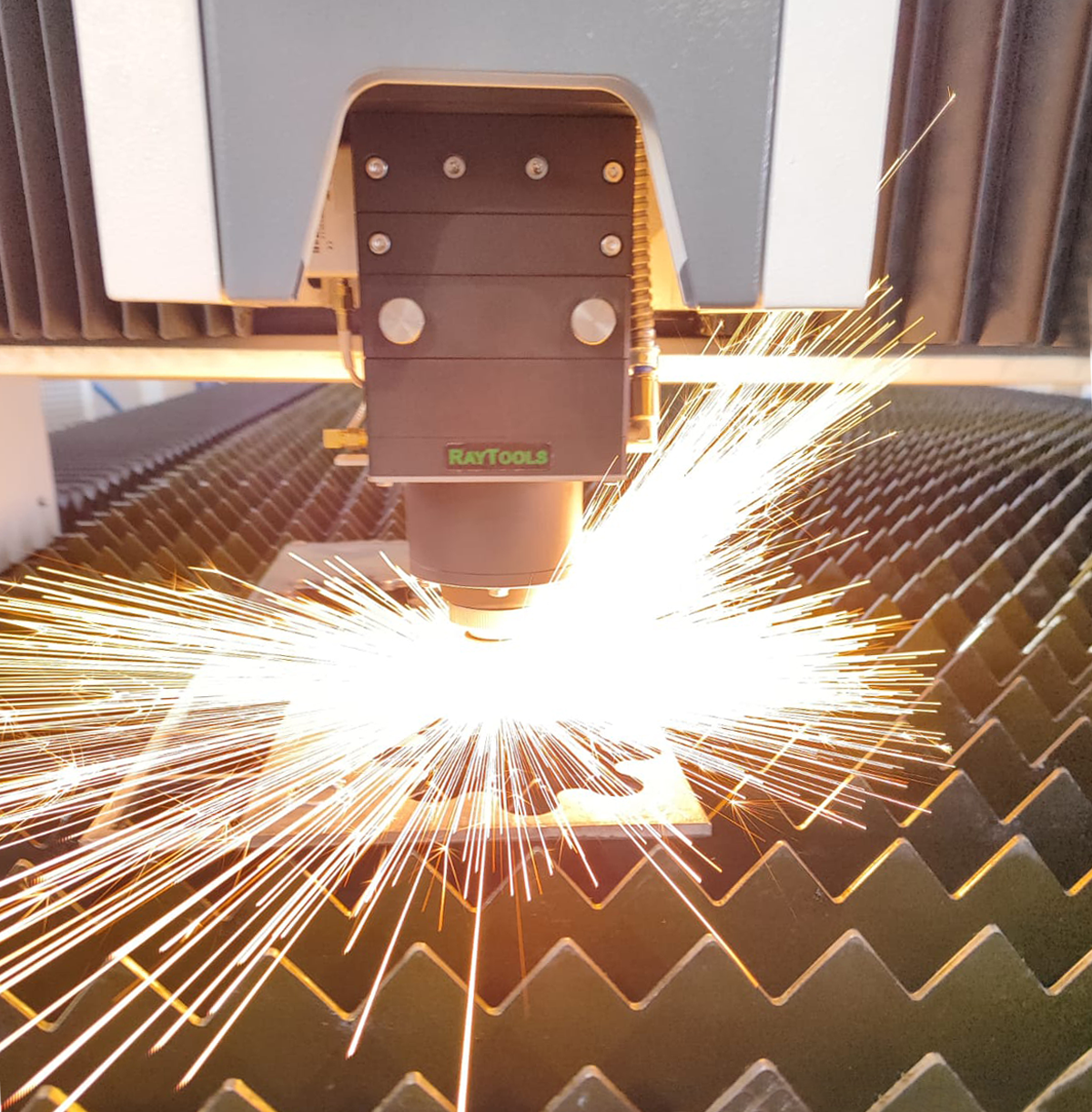 Комбинированный станок лазерной резки HGTECH SMART6015T