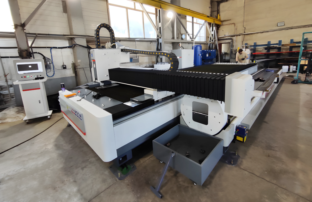 Комбинированный станок лазерной резки HGTECH SMART6015T Комбинированный станок лазерной резки HGTECH SMART6015T