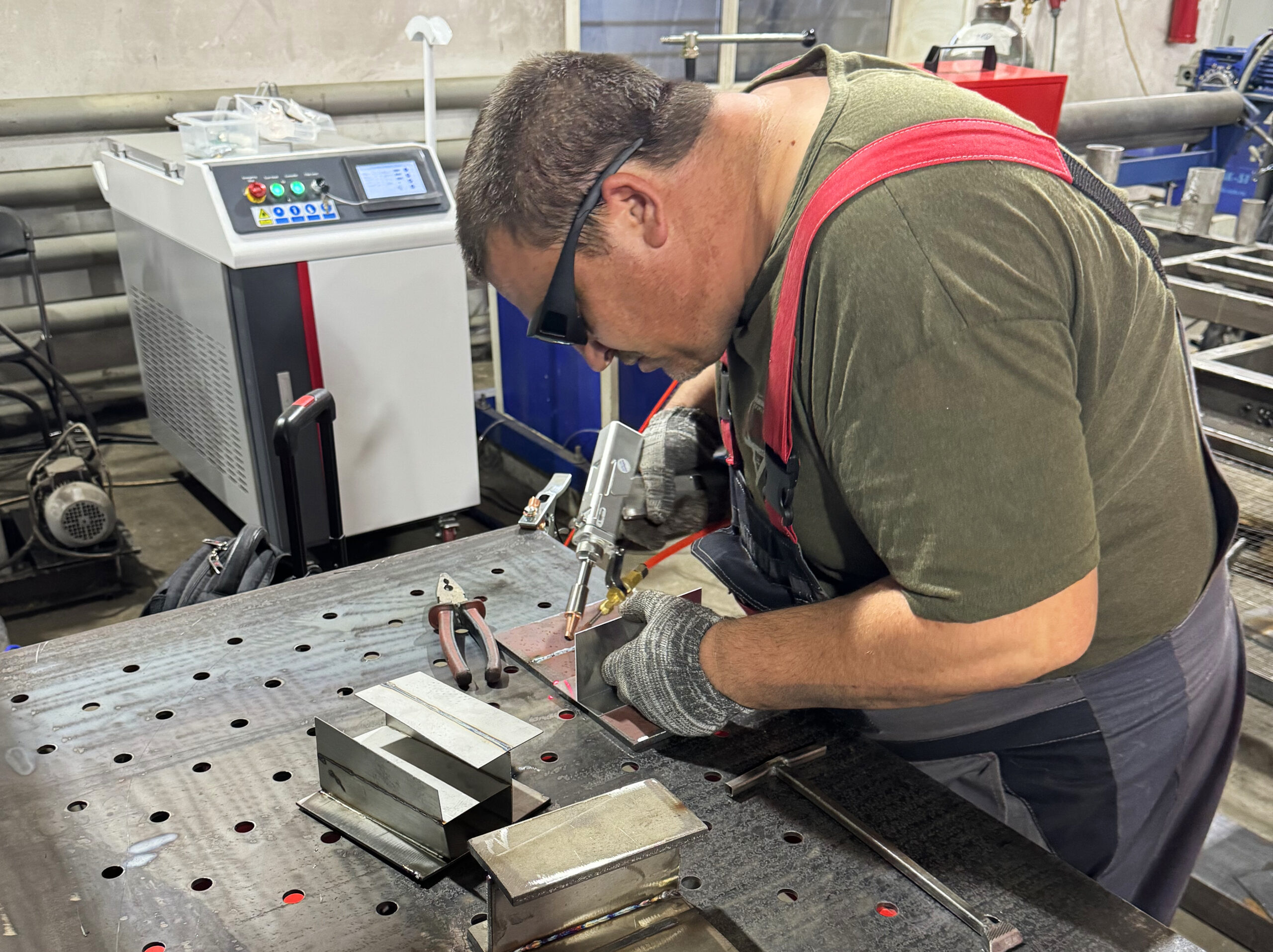 Пусконаладка аппарата ручной лазерной сварки HGTECH SMART HW-3000