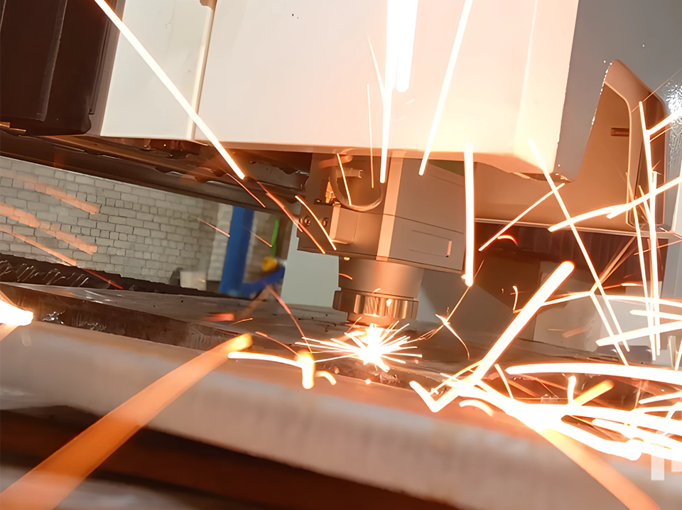 Пусконаладка лазерного листореза HGTECH SMART3015 3 кВт