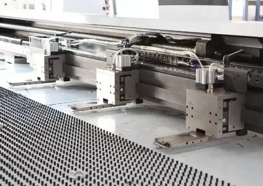 Комбинированный пробивной станок с лазерной резкой Dardontech COMBI D-ERL 300