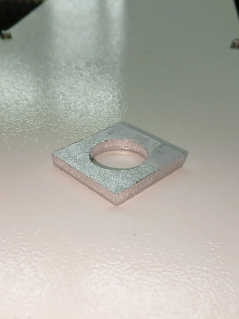 Базовый лазерный станок HGTECH SMART3015 3 кВт для резки листов металла