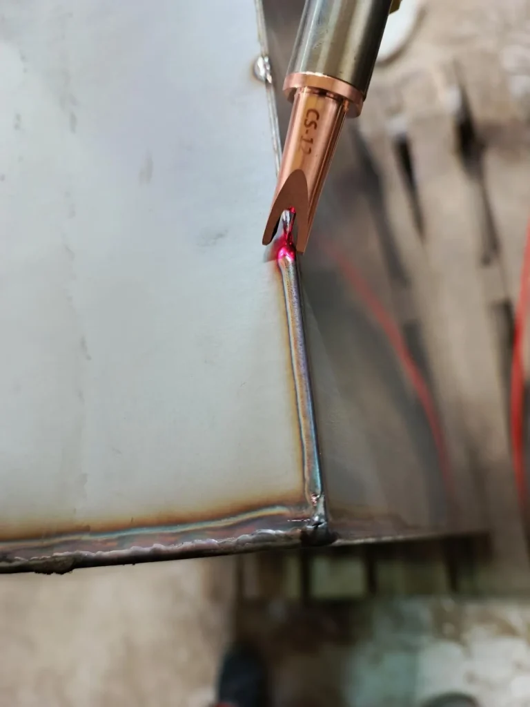 Аппарат ручной лазерной сварки HGTECH SMART HW-3000