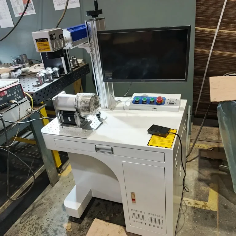 Лазерные маркираторы LXShow LXF-50W на производстве