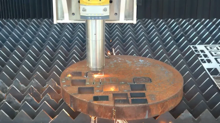 Широкоформатный лазерный станок HGTECH серии Smart LA для резки металла