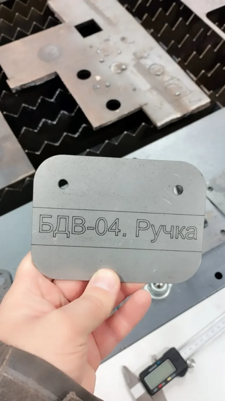 Лазерный станок HGTECH SMART6015E 6 кВт для резки листов металла