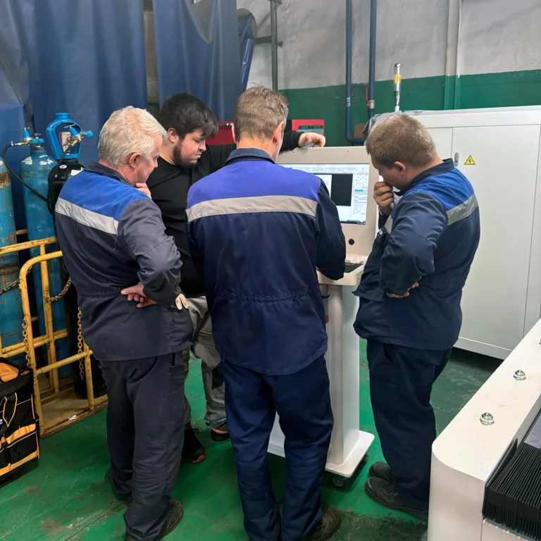 Базовый лазерный станок HGTECH SMART3015 3 кВт для резки листов металла