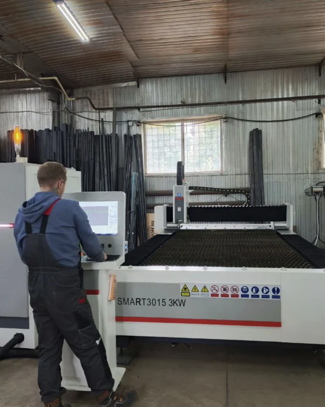 Базовый лазерный станок HGTECH SMART3015 3 кВт для резки листов металла