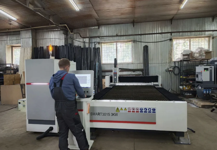 Базовый лазерный станок HGTECH SMART3015 3 кВт для резки листов металла Базовый лазерный станок HGTECH SMART3015 3 кВт для резки листов металла