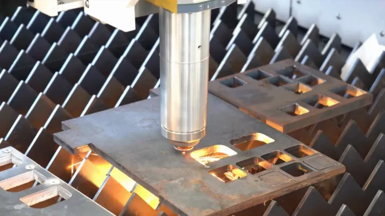 Широкоформатный лазерный станок HGTECH серии Smart LA для резки металла