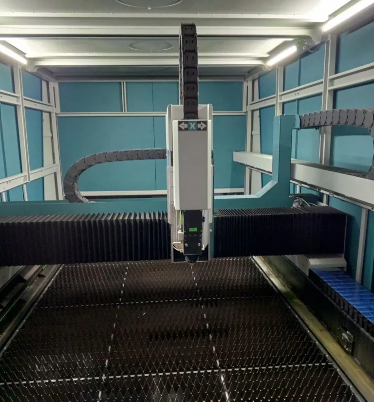 Лазерный станок LXSHOW LX3015H 6 кВт для резки листов металла