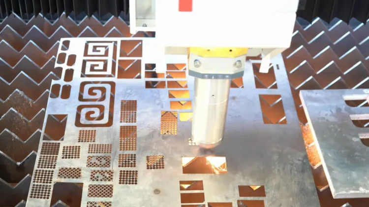 Широкоформатный лазерный станок HGTECH серии Smart LA для резки металла