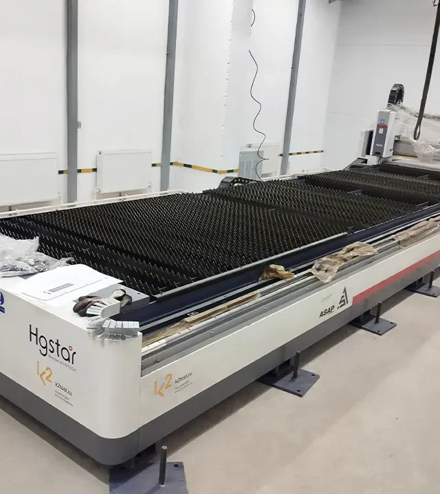 Лазерный станок HGTECH SMART6015E 6 кВт для резки листов металла