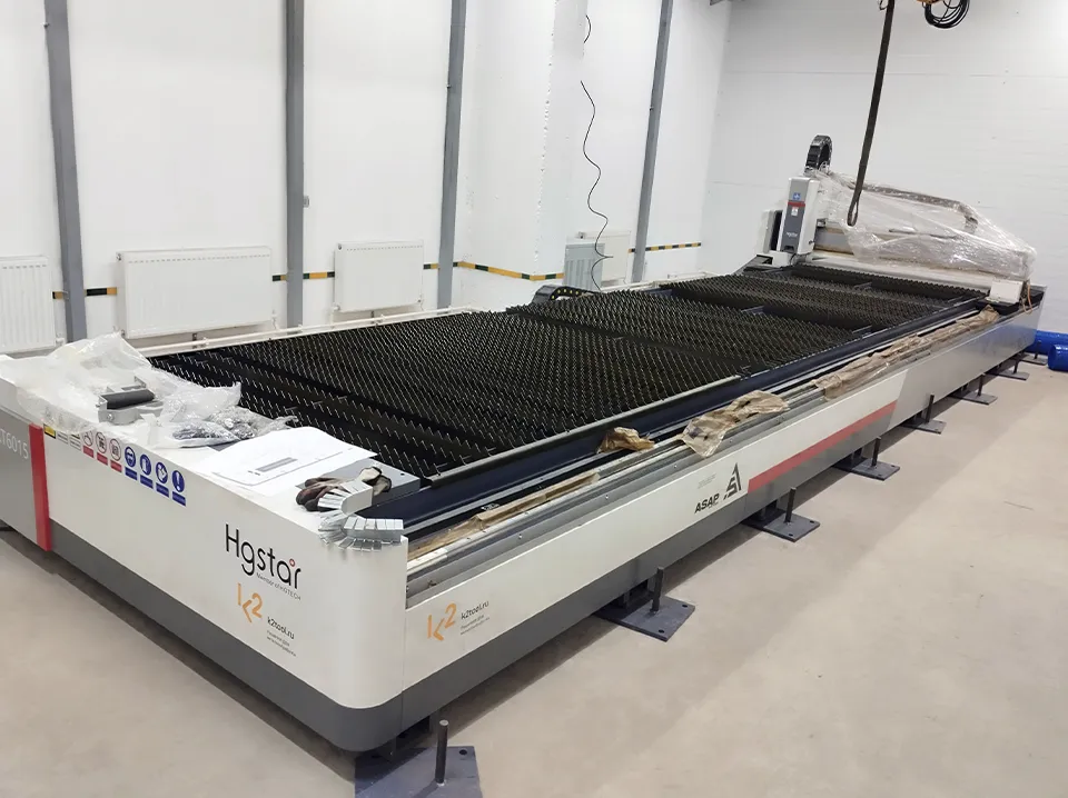 Лазерный станок HGTECH SMART6015E 6 кВт для резки листов металла