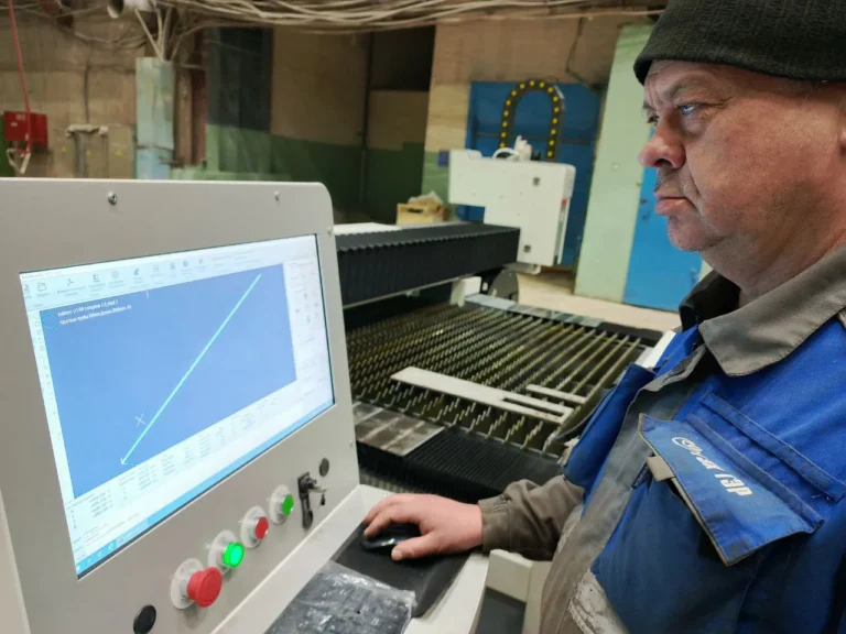 комбинированный станок лазерной резки HGTECH SMART3015T