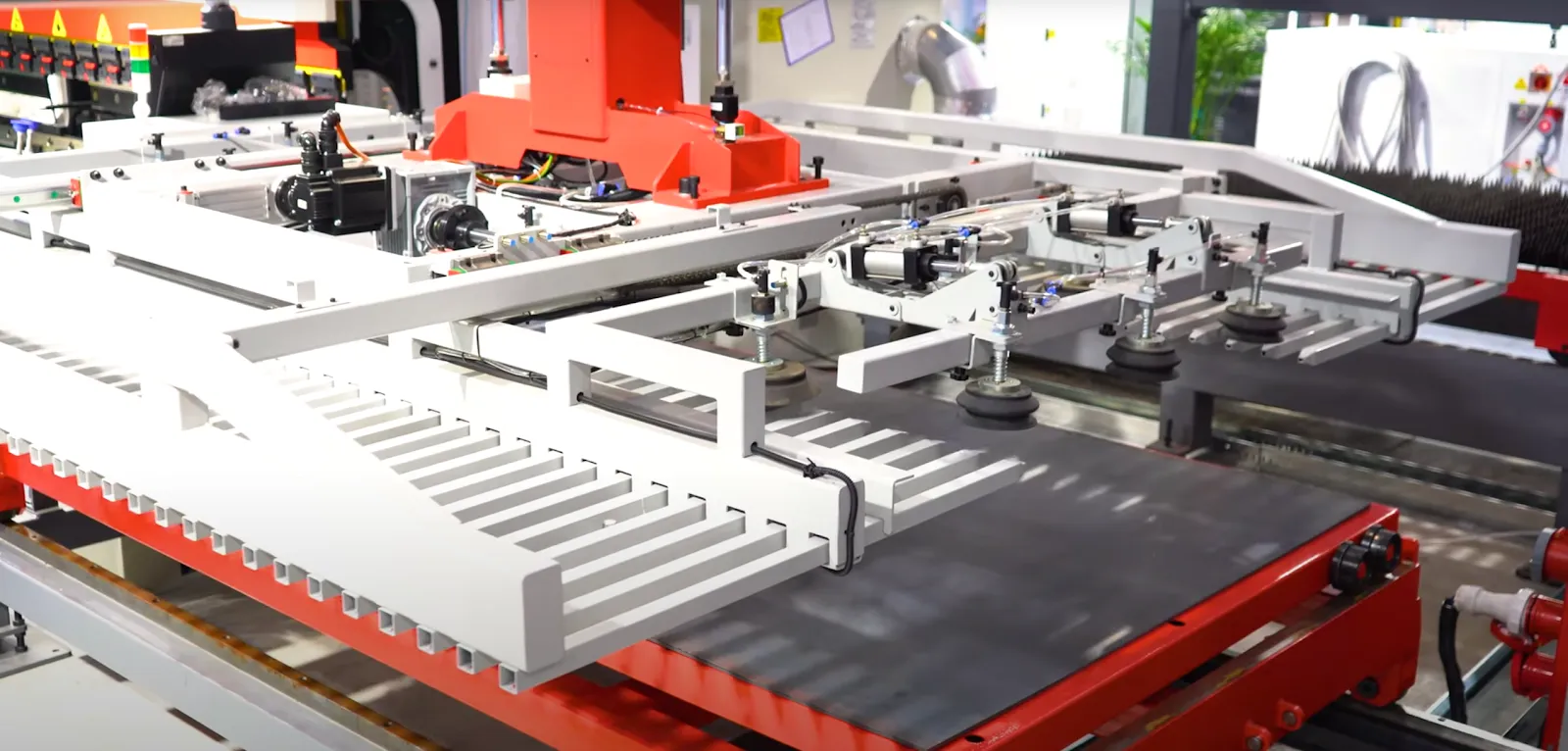 Автоматическая линия обработки листового металла HGTECH Smart-HCL