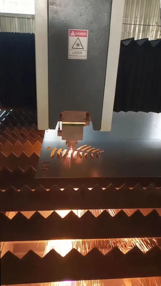 Лазерный листорез для тяжелого машиностроения