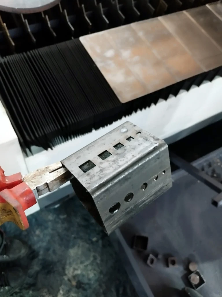 Комбинированный станок лазерной резки HGTECH SMART3015T