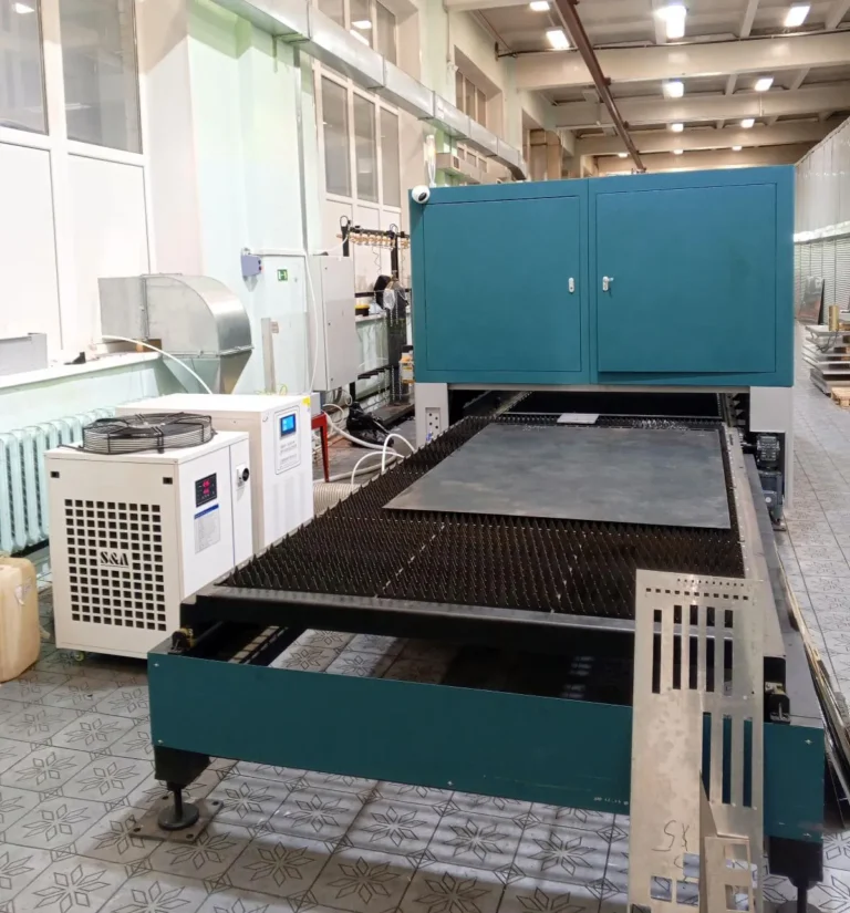 Лазерный станок LXSHOW LX3015H 6 кВт для резки листов металла