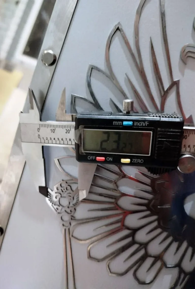 Базовый лазерный станок HGTECH SMART3015 3 кВт для резки листов металла