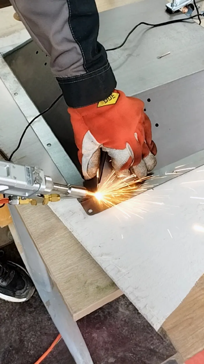 Аппарат ручной лазерной сварки HGTECH SMART HW-1500