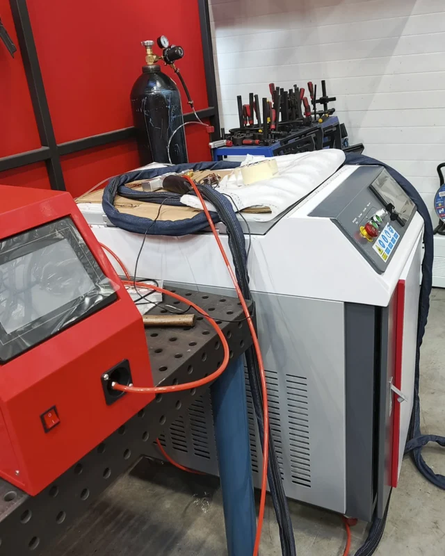 Аппарат ручной лазерной сварки HGTECH SMART HW-1500