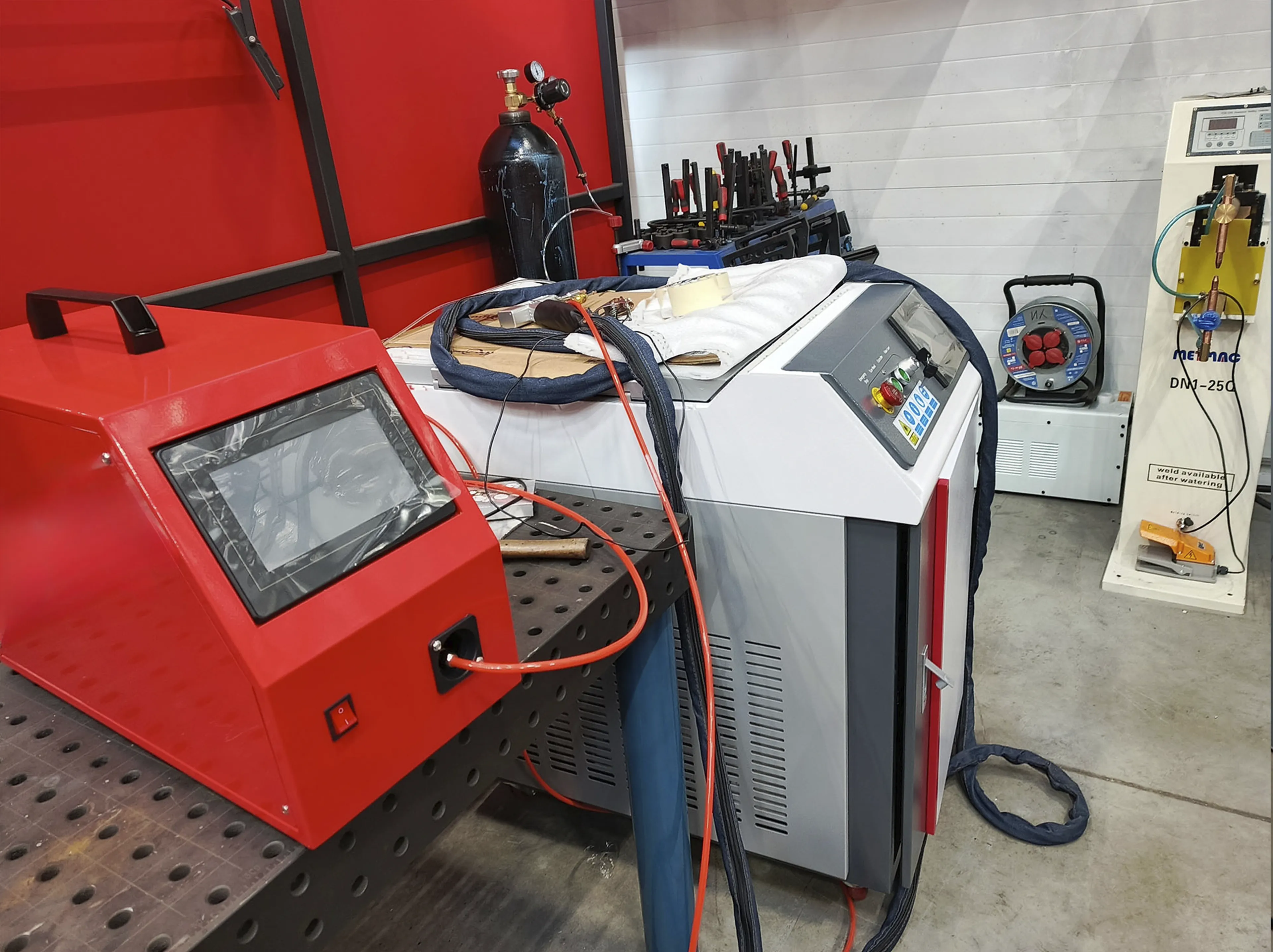 Аппарат ручной лазерной сварки HGTECH SMART HW-1500