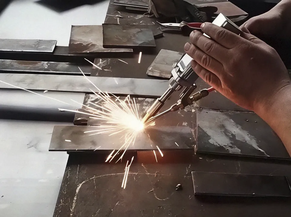 Аппарат ручной лазерной сварки HGTECH SMART HW-2000