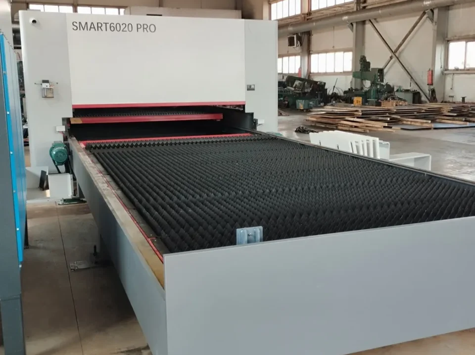 Лазерный станок HGTECH SMART6020PRO 12 кВт