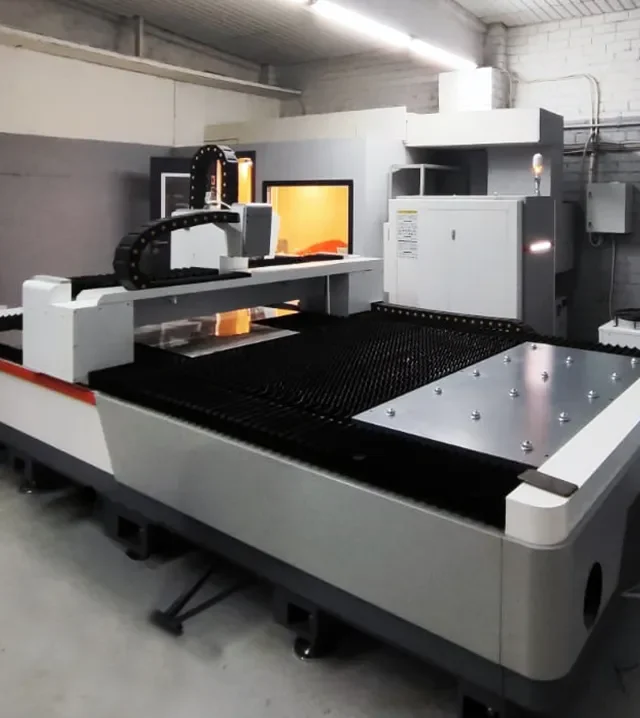 лазерной резки HGTECH SMART3015 3 кВ