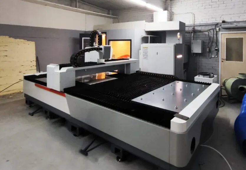 лазерной резки HGTECH SMART3015 3 кВ