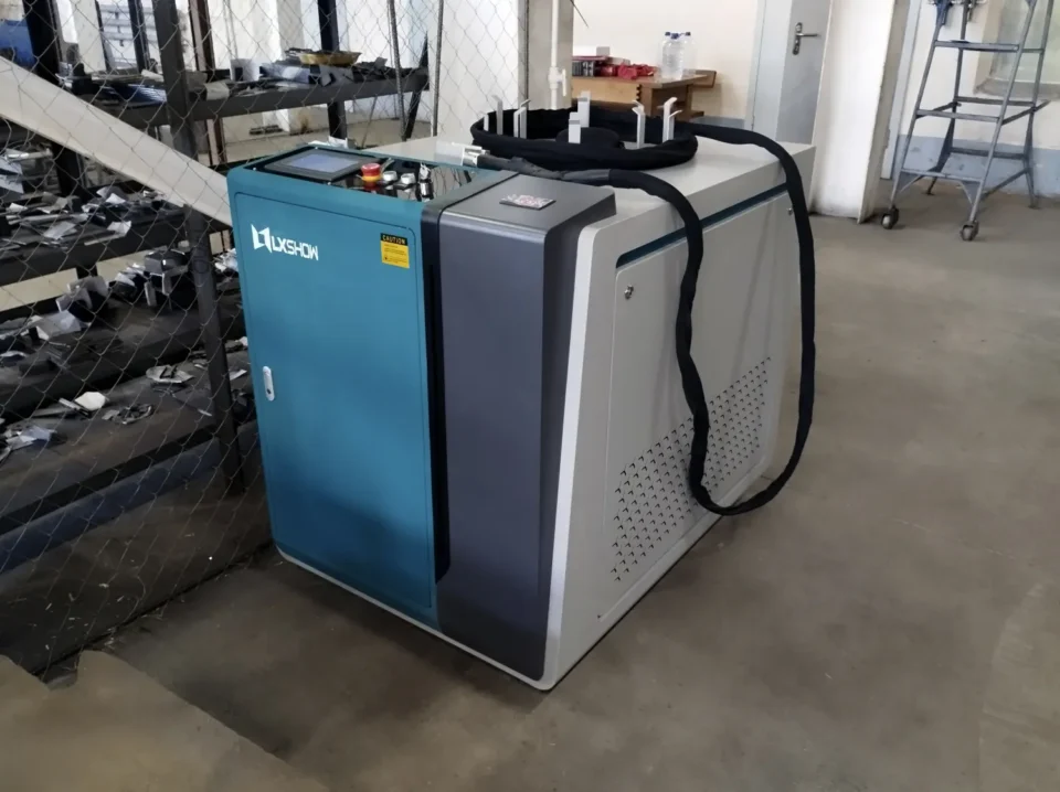 Портативная установка LXShow LXS-3000W для лазерной очистки