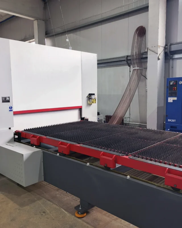 Лазерный станок HGTECH SMART3015PRO 3 кВт