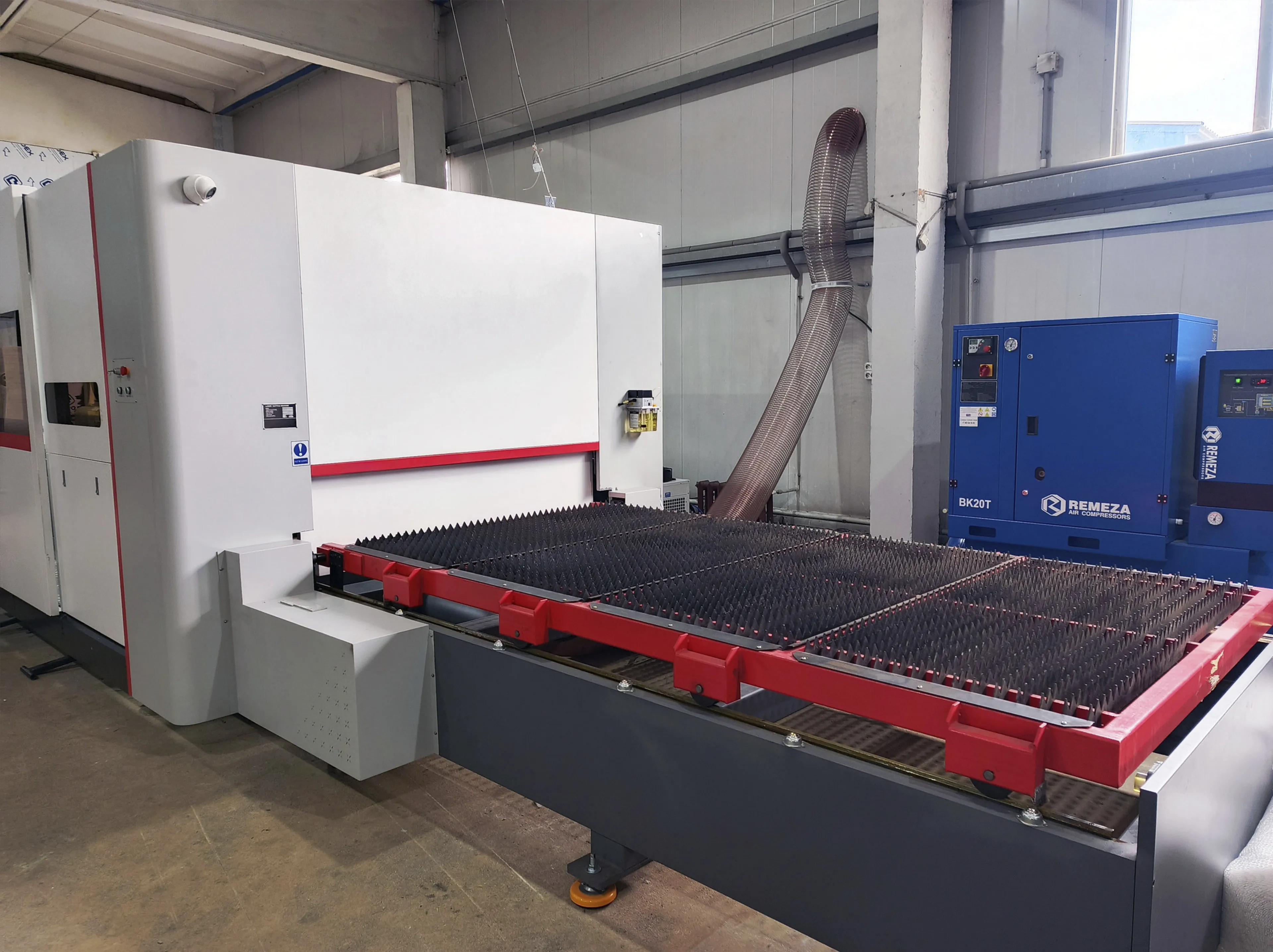 Лазерный станок HGTECH SMART3015PRO 3 кВт