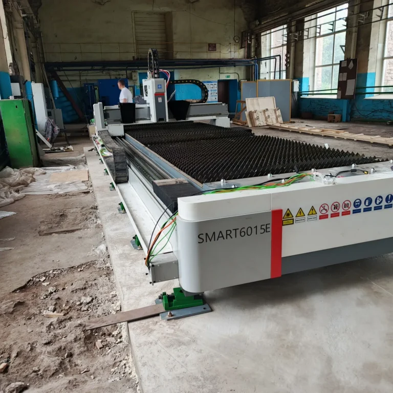 Монтаж лазерного станка HGTECH SMART6015E в Красноярске