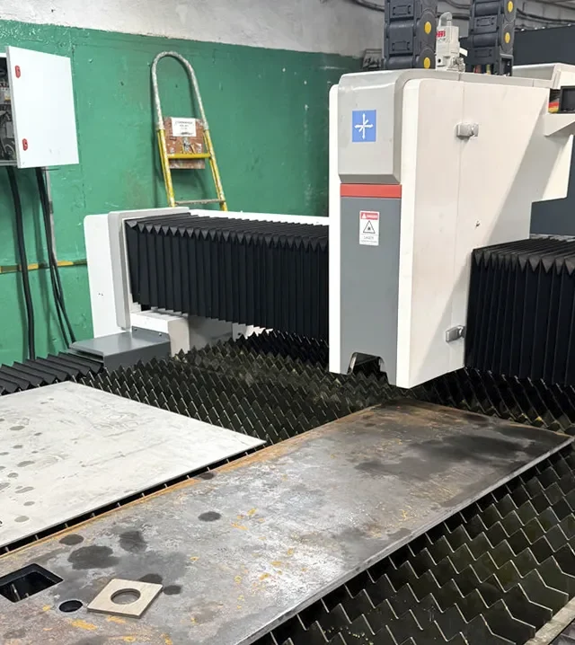 Лазерный станок HGTECH SMART3015 3 кВт для резки листов металла