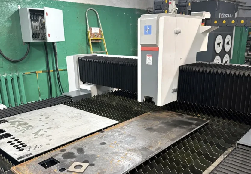 Лазерный станок HGTECH SMART3015 3 кВт для резки листов металла