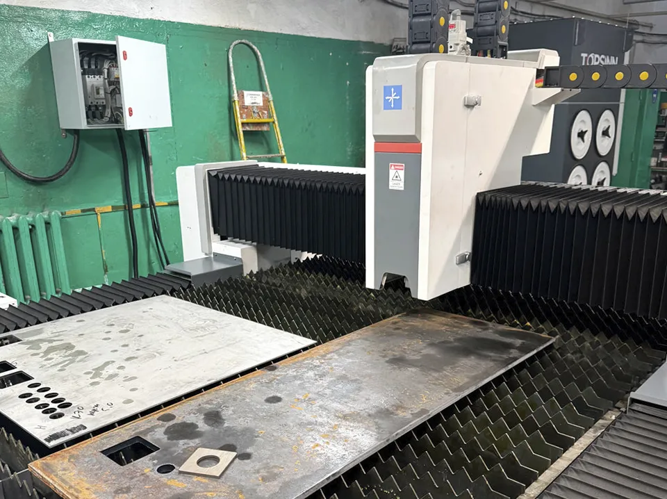 Лазерный станок HGTECH SMART3015 3 кВт для резки листов металла