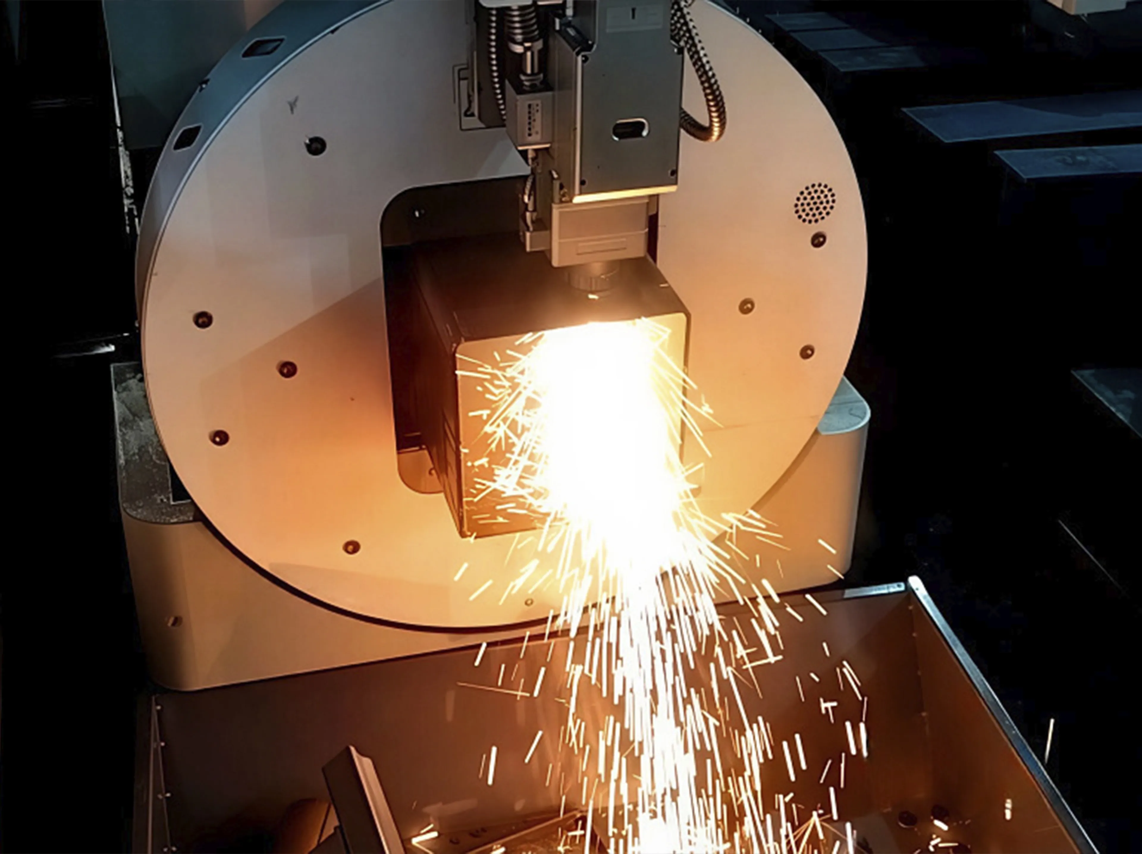 Комбинированный станок лазерной резки HGTECH SMART3015T