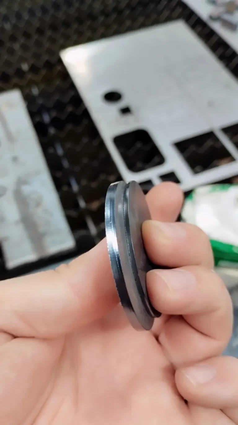 Лазерный станок HGTECH SMART6015E 6 кВт для резки листов металла