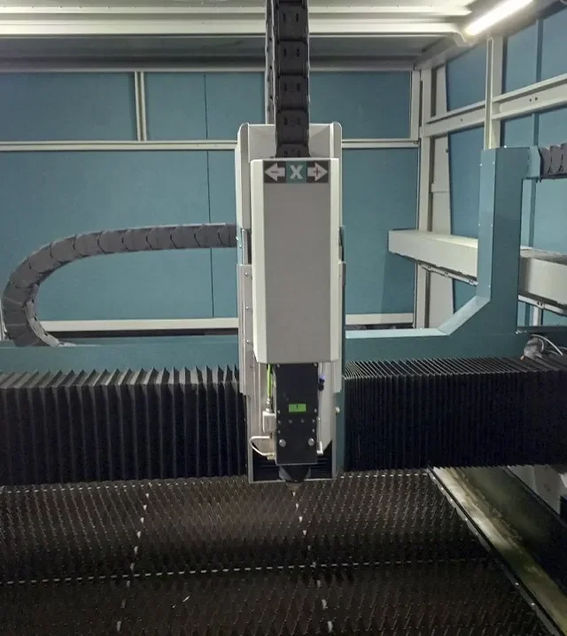 Лазерный станок LXSHOW LX3015H 6 кВт для резки листов металла