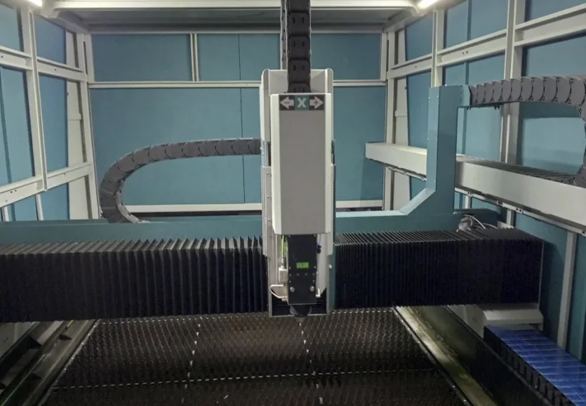 Лазерный станок LXSHOW LX3015H 6 кВт для резки листов металла