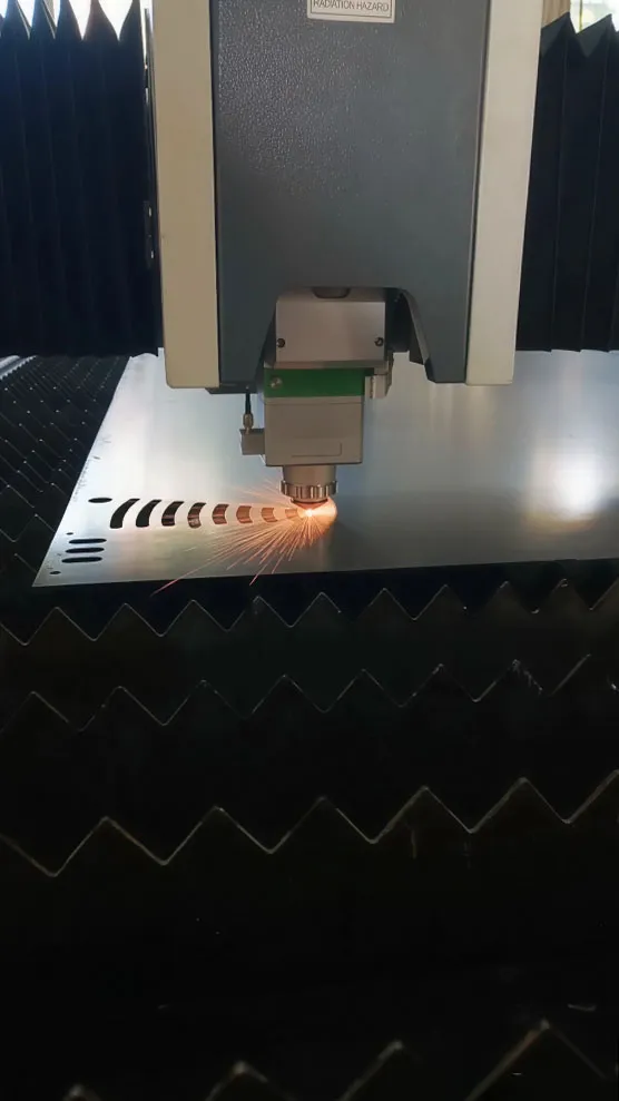 азерный станок HGTECH SMART3015 3 кВт для резки листов металла