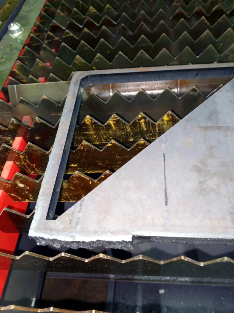 Лазерный станок HGTECH SMART3015PRO 3 кВт