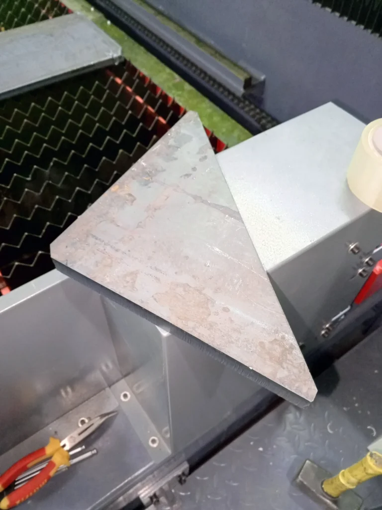 Лазерный станок HGTECH SMART3015PRO 3 кВт