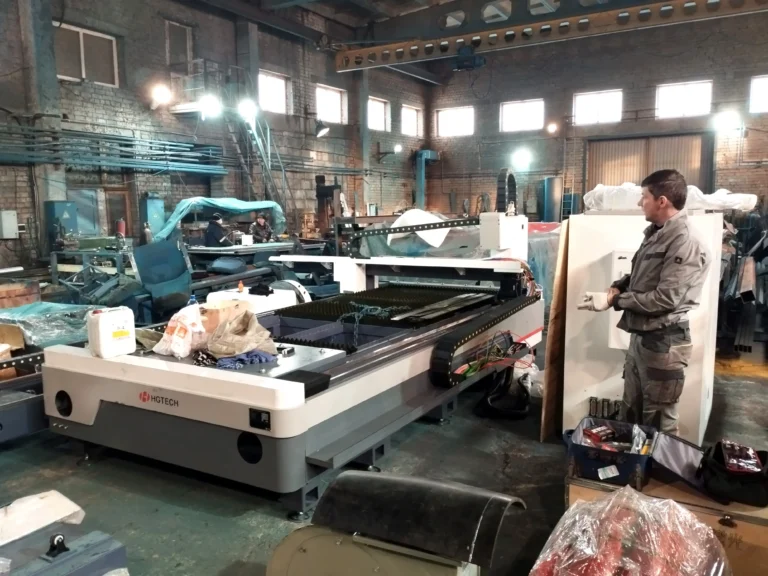 Комбинированный станок лазерной резки HGTECH SMART3015T