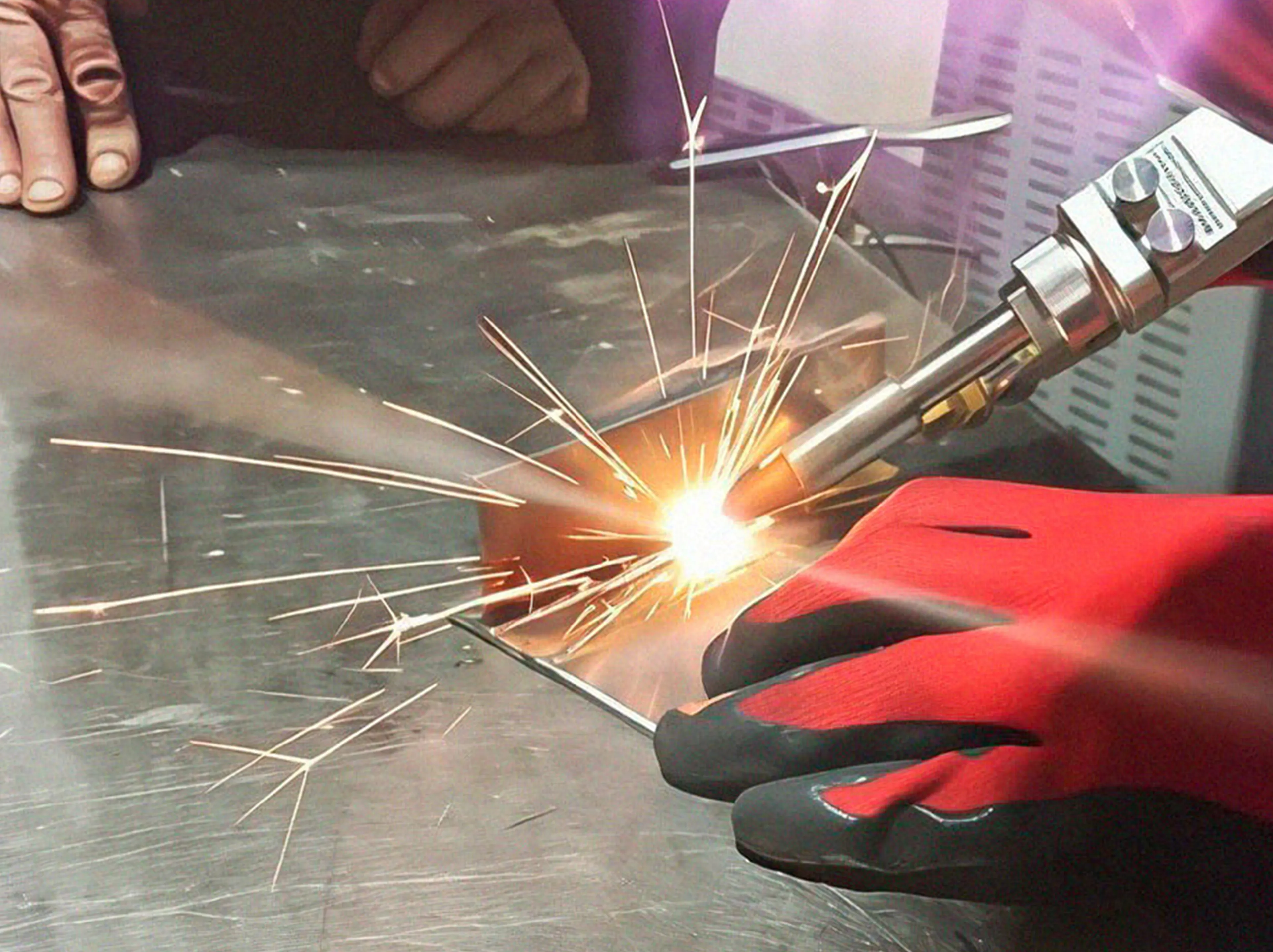 Аппарат ручной лазерной сварки HGTECH SMART HW-3000