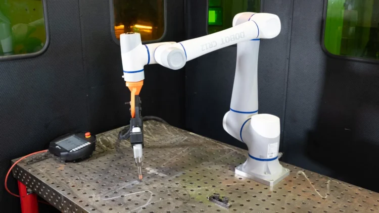 Система роботизированной лазерной сварки / наплавки / очистки IPG LightBOT